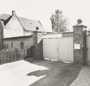 Toranlage : Vierseithof (19. Jh.). Nebengebäude und Toranlage