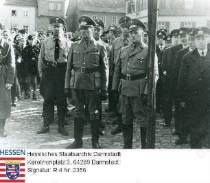 Dieburg, 1941 März 16 / Heldengedenktag, hier: Gruppenaufnahme der politischen Leiter und Ortsgruppenleiter [Peter] Diehl (* 1897)