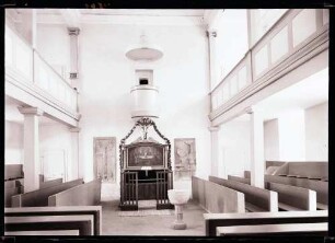 Evangelische Pfarrkirche innen nach Osten