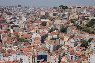 Lissabon - Innenstadt : Lissabon, Blick von der Burganlage Castelo Sao Jorge über die östlichen Stadtviertel, aufgenommen 2006