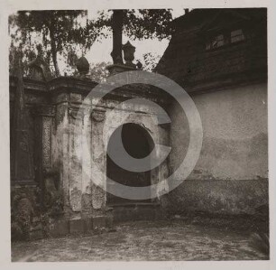 Portal beim Schloss Pfaffendorf