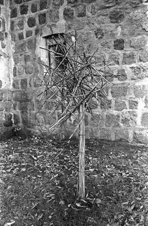 In Fürstenwerder an der Kirche : In Fürstenwerder an der Kirche; Plastik von Ralf-Dieter Schulz