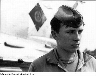Rothenburg (Oberlausitz). Nationale Volksarmee - Luftstreitkräfte. Militärflugplatz für Jagdflieger-Ausbildung. Porträt eines Technikers