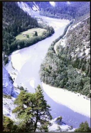 Bonaduz, Versam: Straße Bonaduz-Versam, Rheinschleifen, von oben