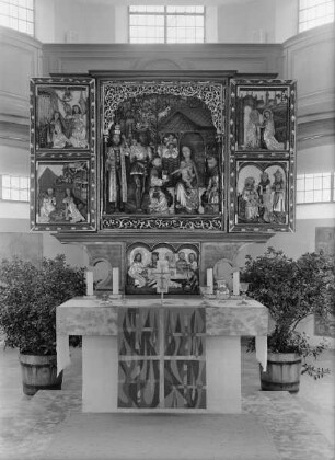 Flügelaltar, geschlossen — Flügelaltar, geöffnet