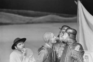 Szenenbilder aus "Der Nachbar des Herrn Pansa", Schauspiel von Günter Rücker in der Inszenierung von Friedo Solter (Bühnenbild: Wolfgang Mattheuer). Deutsches Theater Berlin, 11.10.1969 (Uraufführung Oktober 1969)