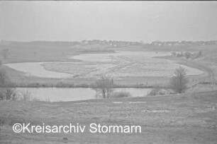 Struckteich: überflutetes Gelände: im Vordergrund Weide: im Hintergrund Siedlung: 05. Januar 1986