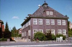 Kreisberufsschule [Bad Oldesloe]: Grabauer Straße / Ecke Lorenzstraße: Außenansicht