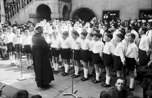 Colmar (Frankreich): Eröffnung "Die grüne Straße"; Les petit chanteurs à la croix de Lorraine
