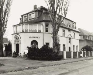 Wohnhaus mit Apotheke "Weisses Ross"