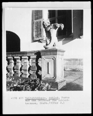 Putto auf dem Geländer der Schloßterrasse