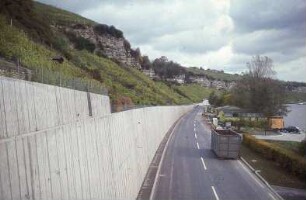 Poppenweiler, Neckarstraße, flussaufwärts
