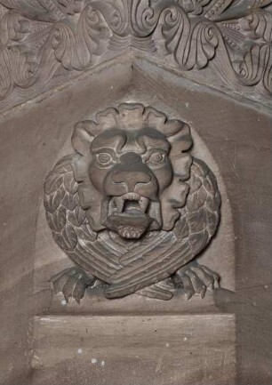 Zwickelrelief mit den Evangelistensymbolen — Löwenkopf als Symbol für den Evangelisten Markus