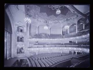 Central-Theater, Leipzig: Ansicht Zuschauerraum, Proszenium und Bühne (Negativ zu Inv. Nr. TBS 185,13)