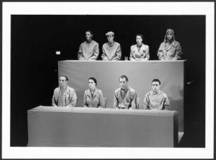 Bild der Studioinszenierung "Die Maßnahme" an der Hochschule für Schauspielkunst Ernst Busch