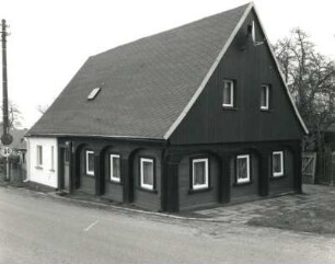 Ebersbach-Neugersdorf, Karl-Liebknecht-Straße 49. Wohnhaus (um 1850)