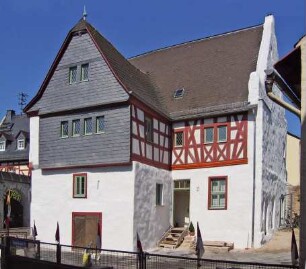 Geisenheim, Pfarrer-Neuroth-Straße 1