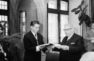 Freiburg: Regierungspräsidium; Bundessieger bei Berufswettkampf des Handwerks, Jörg Bollin beim Regierungspräsidium