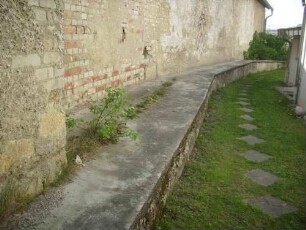 Kirchhofmauer im Verlauf