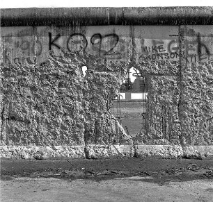 Loch in der Berliner Mauer
