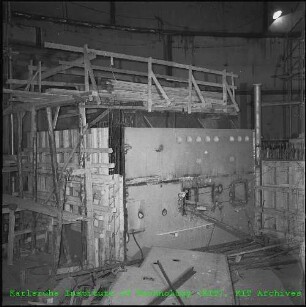 Bau von Heißen Zellen in der Reaktorhalle des Forschungsreaktors 2 (FR 2)