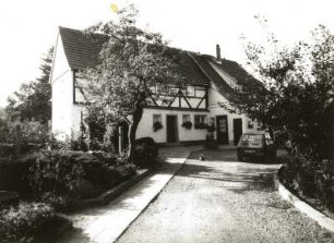 Nentmannsdorf. Vierseithof Nummer 33 (um 1800). Hofansicht mit Zufahrt