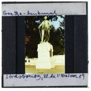Straßburg, Goethedenkmal : Sockelfigur