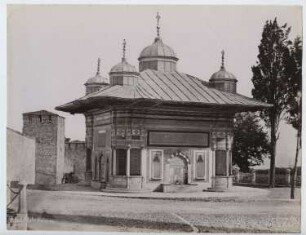 Brunnenpavillon von Sultan Ahmed III. vor dem Großherrlichen Tor zum Topkapi-Palast, Istanbul: Ansicht