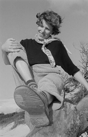 Renate Rössing am Prerower Weststrand