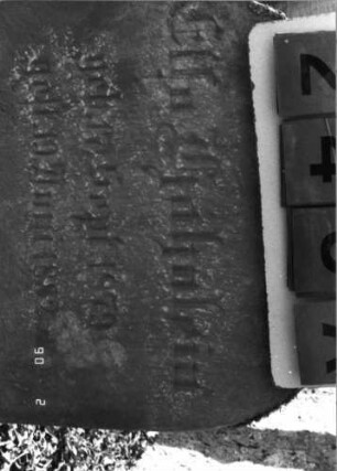 Grabstein 245 (Index: 100115986) Material: Sandstein Zustand: verwittert Maße HxBxT: 67x46x15 cm Beschreibung: Stele mit Rundbogenabschluß: Grabstein 245A