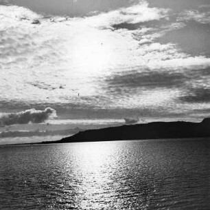 Blick vom Meer auf ein Küste