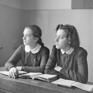 Schülerinnen einer höheren Schulklasse in Sofia