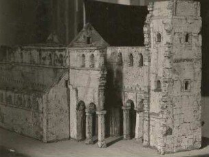 Paulinzella. Modell (Kork) der Ruine der Klosterkirche. Ansicht von Nordwesten