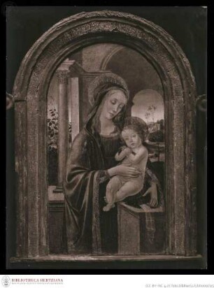 Maria steht innerhalb einer Architektur vor einer Landschaft, das Christuskind sitzt vor ihr auf einer Erhebung