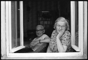 Frau am Fenster