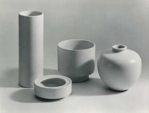 A. Ungewiß Zylindervase "BK 16", Aschenbecher "BK 22", Kugelvase "BK 12" und Hülltopf "BK 20" von Jan Bontjes van Beek