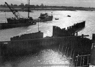Bau der Wehranlage Geesthacht/Elbe