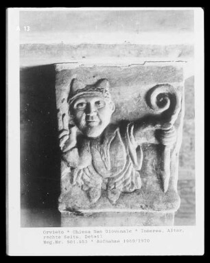 Kapitell eines Pilasters am Altar: Bischof