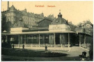 Karlsbad. Stadtpark mit Kurpavillon : Karlsbad. Kurpavillon der Parkkolonnade, auch Gartenkolonnade (1880; F. Fellner, H. Helmer) im Dvořák-Park