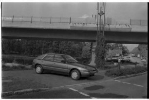 Vorstellung des Mazda 323 Fließheck GLX: bei Ahrensburg, unter Brücke von Ostring