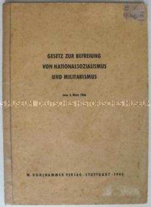 Broschüre mit Gesetzen der Alliierten zur Überwindung des Nationalsozialismus und zum Umgang mit NS- und Kriegsverbrechen