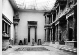 Blick in den Saal der römischen Architektur im Pergamonmuseum