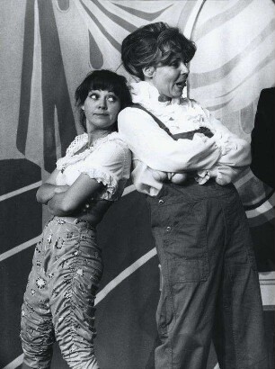Eintritt: Ein Kopf: Cornelia Meinhardt, Andrea Brix