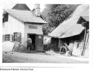 Ländliches Anwesen (vielleicht eine ehemalige Mühle)