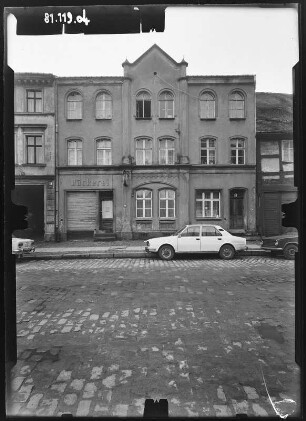 Bernau, Berliner Straße 9. Wohnhaus mit Laden (Bäckerei). Straßenfront
