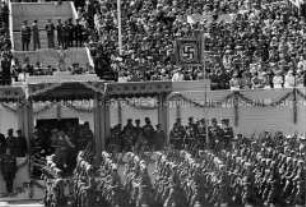 Parade der Legion Condor in Berlin "Unter den Linden"