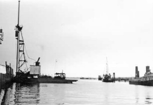 Bau einer Spundwand im Hafen Schulau/Wedel an der Elbe