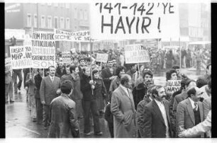 Kleinbildnegativ: Demonstration am Kottbusser Damm, 1977