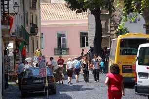 Lissabon - Innenstadt : Lissabon, Altstadtviertel am Aufgang zum Kastell (Castelo Sao Jorge), aufgenommen 2006