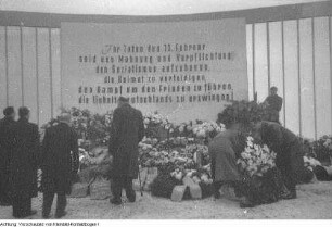 Dresden, 8. Jahrestag der Zerstörung Dresdens, Kranzniederlegung, u.a., 13. Februar 1953